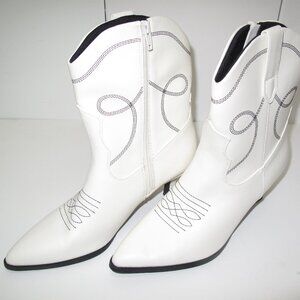 White Western Cowboy Boots – Size 10 – Embroidered Stitching, Side Zip
